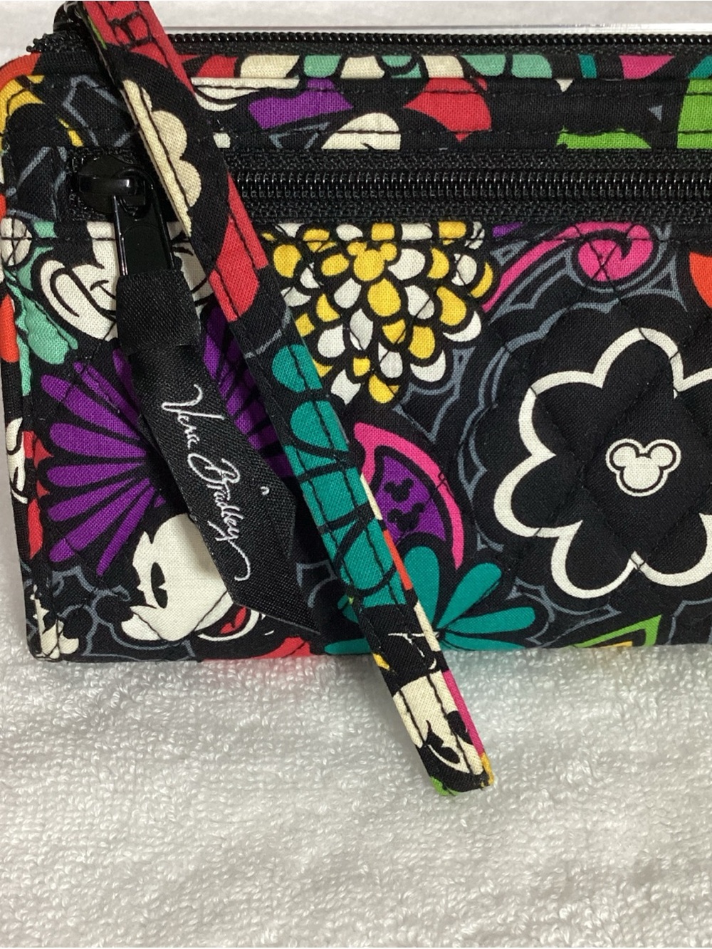 Vera Bradley Disney Mickey & Minnie Mouse Magical Blooms Zipper Wristlet Wallet - Picture 3 of 9